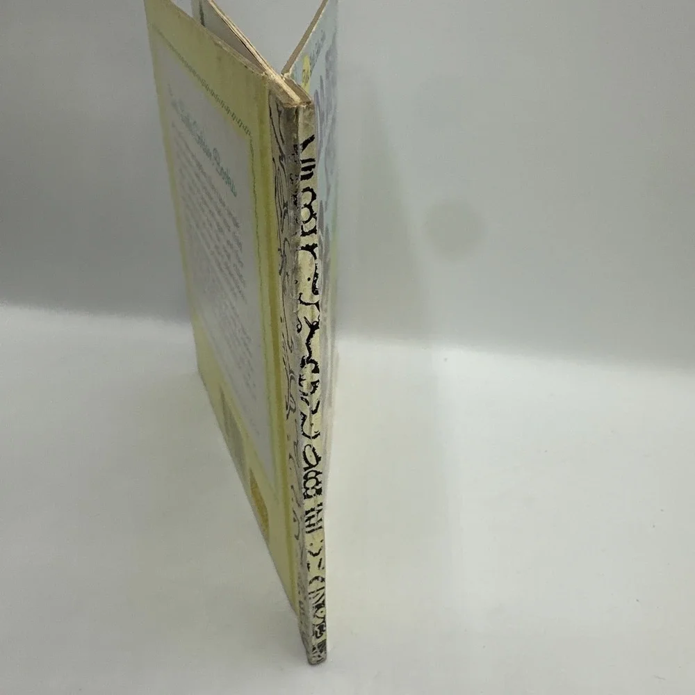 A First Little Golden Book : Panda Bear's‎ Secret - Michaela Muntean (HC, 1982)